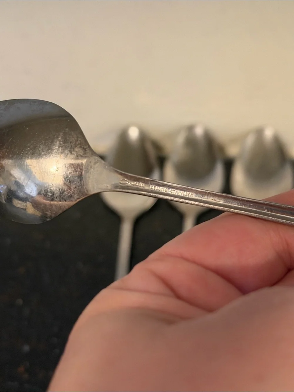ONEIDA Deluxe Stainless Appliqué Flatware Soup Spoons Set Of 4